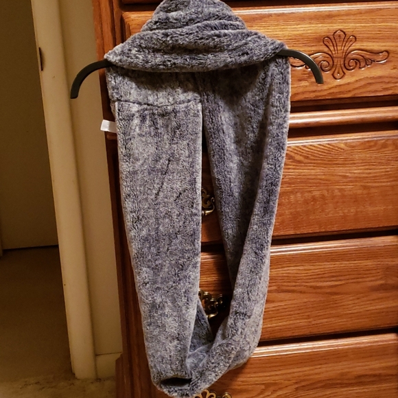 Never worn. Charcoal gray plush scarf - Picture 2 of 4